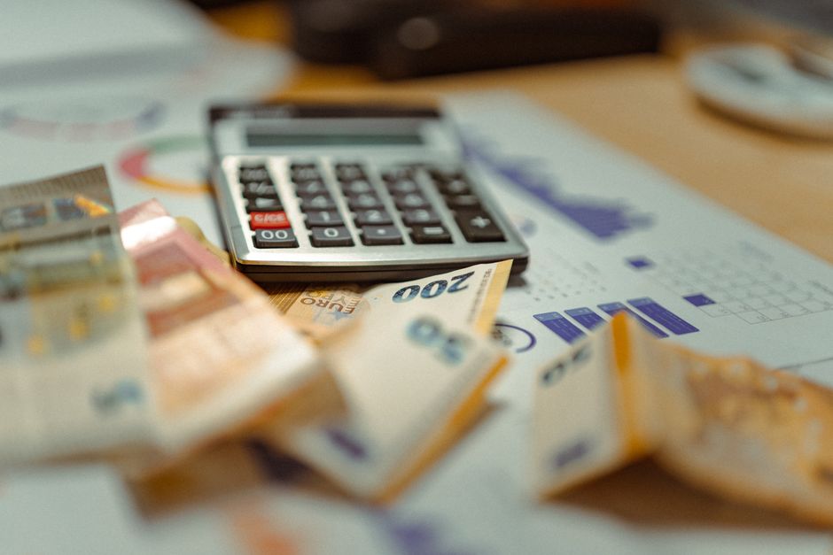 起業家が使える補助金・助成金まとめ【2026年版・申請の流れも解説】 | Photo by Jakub Zerdzicki on Pexels